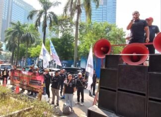 Tolak PHK dan Union Busting, Buruh FPE Demo PT Nadesico Nickel Industry