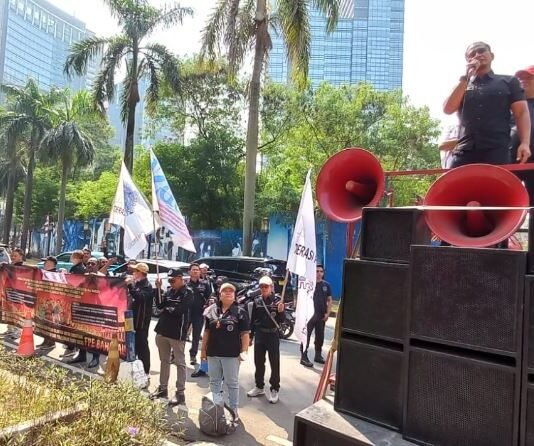 Tolak PHK dan Union Busting, Buruh FPE Demo PT Nadesico Nickel Industry